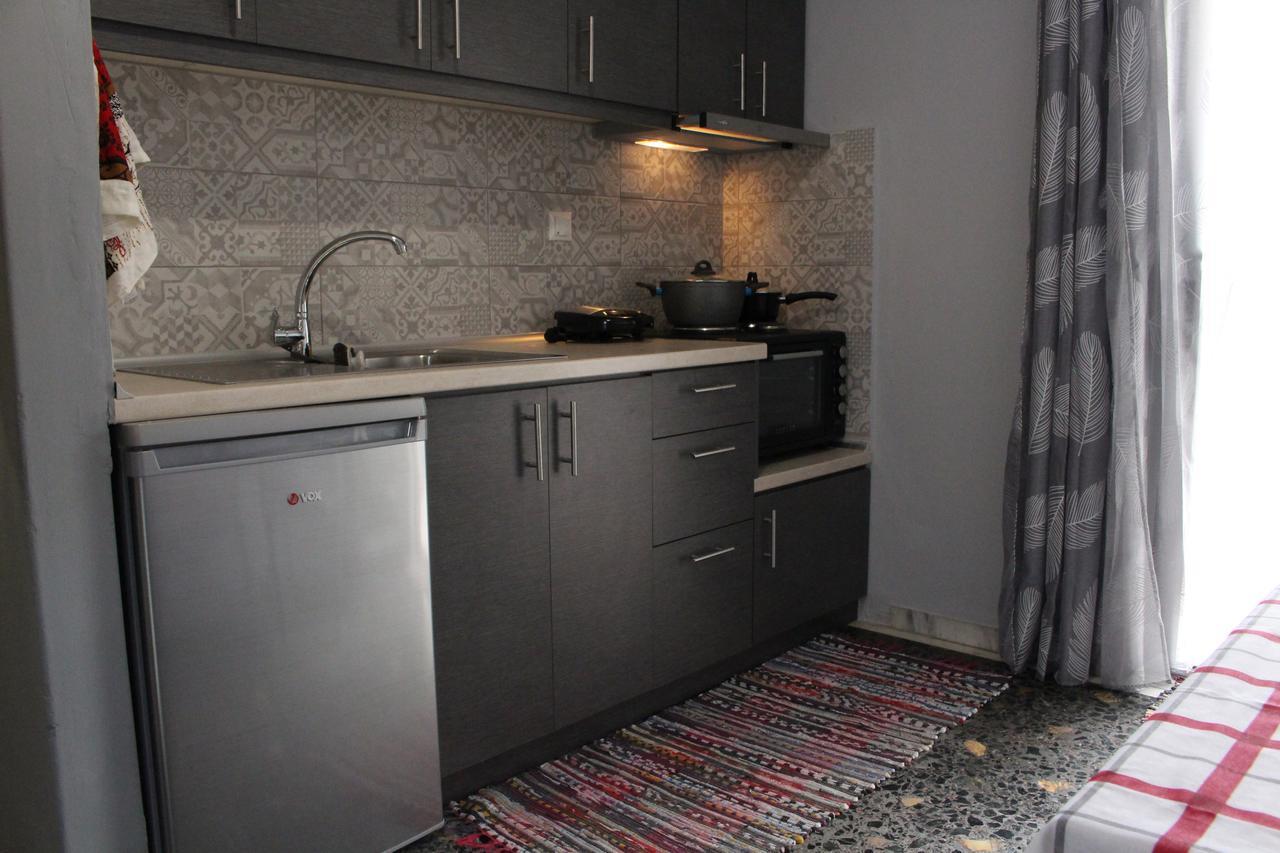 Sea Breeze Apartment PalaiónTsiflíkion Eksteriør bilde